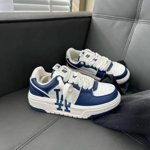 Giày Sneaker